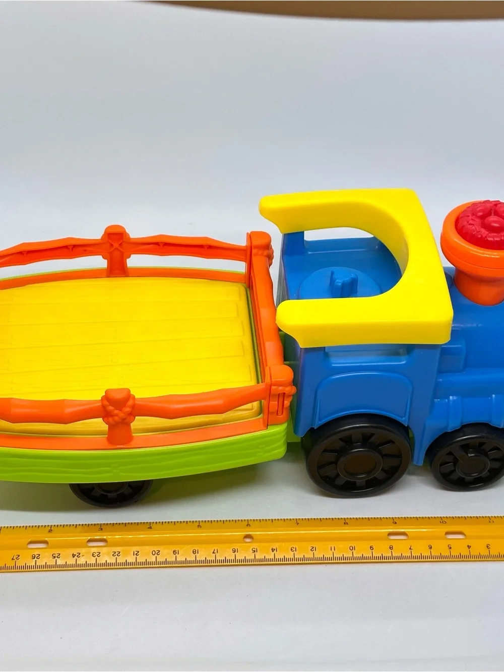 Fisher Price Little People Animal Train Polar Bear Gorilla Zoo Train w/3 Figures